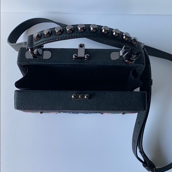 Nasty Gal Girl Boss Crossbody Trunk - Picture 4 of 6